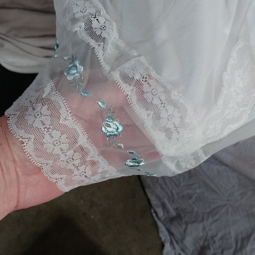 VintageWhite W/Blue Rose Lingerie Peignoir Set (S) - Picture 10 of 10